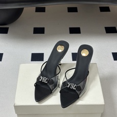 Saint Laurent 26SS春夏新款 YSL 尖头经典字母钻扣高跟拖鞋 PVC胶片金属跟凉拖鞋自 Saint Laurent 26SS春夏新款 YSL 尖头经典字母钻扣高跟拖鞋 PVC胶片金属跟凉拖鞋自