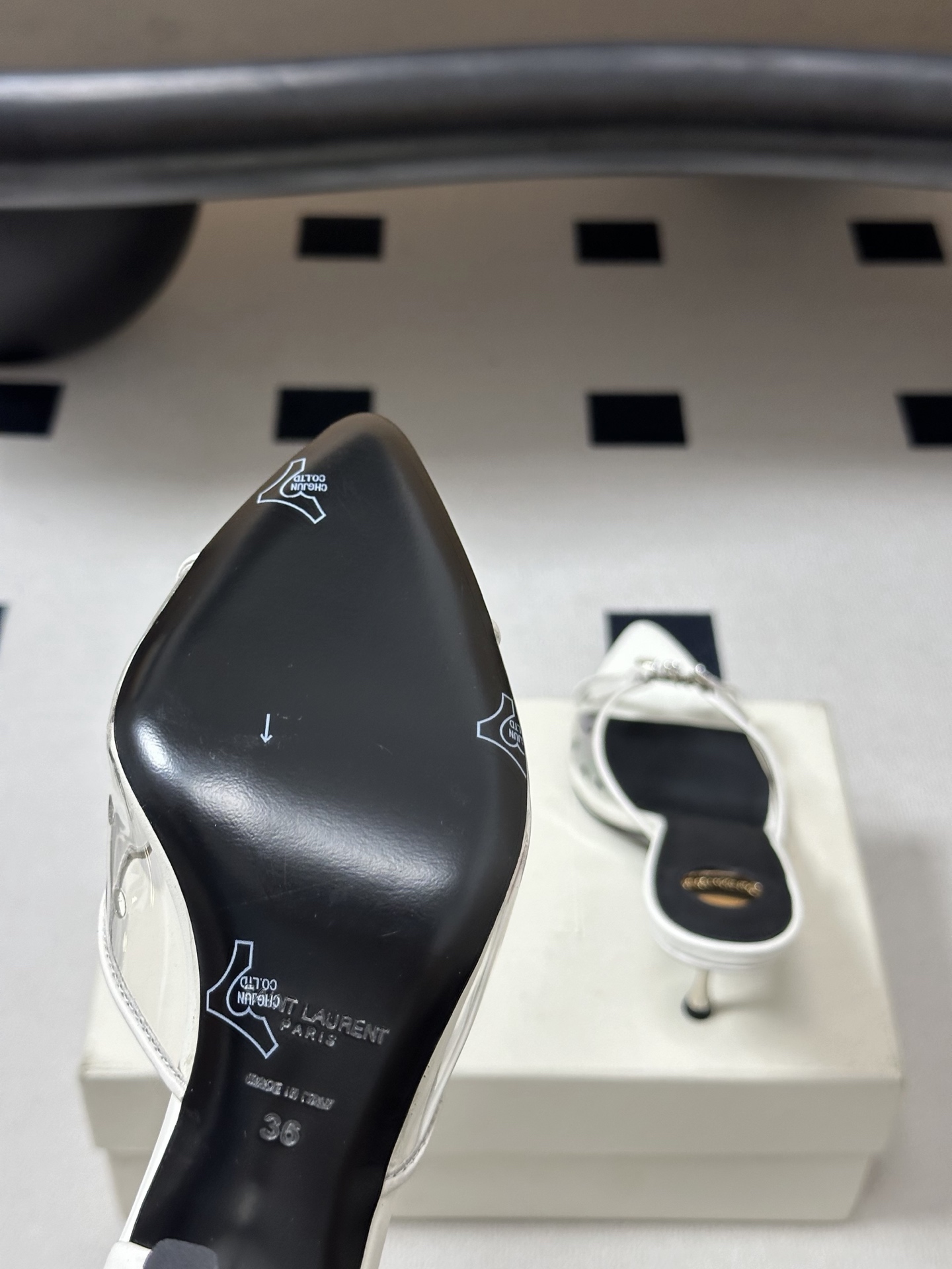 Saint Laurent 26SS春夏新款 YSL 尖头经典字母钻扣高跟拖鞋 PVC胶片金属跟凉拖鞋自
