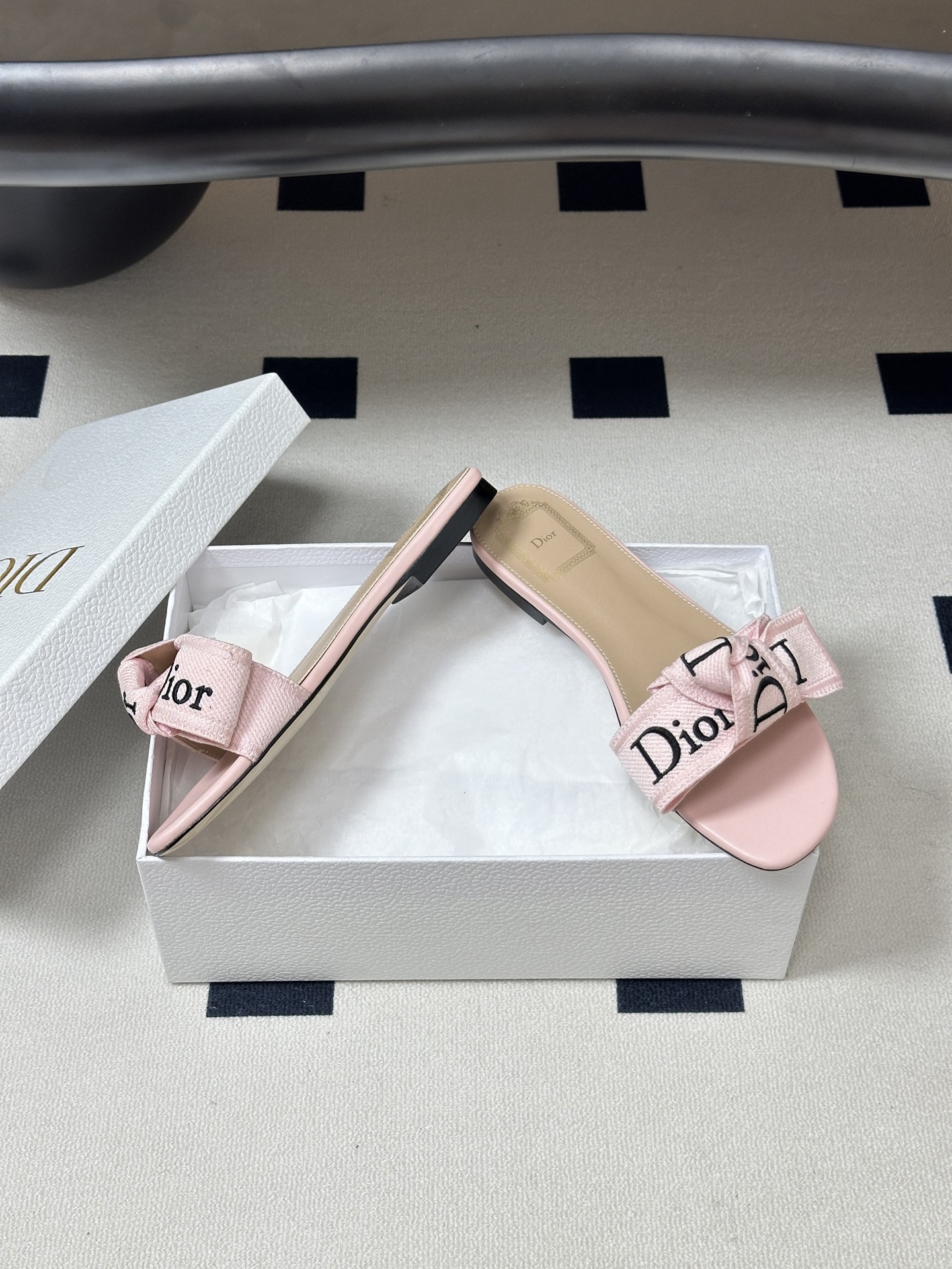 26ss春夏新款Dior 迪奥 J'Adior 经典字母织带蝴蝶结平底凉拖鞋 CD 刺绣粗跟一字带拖鞋这