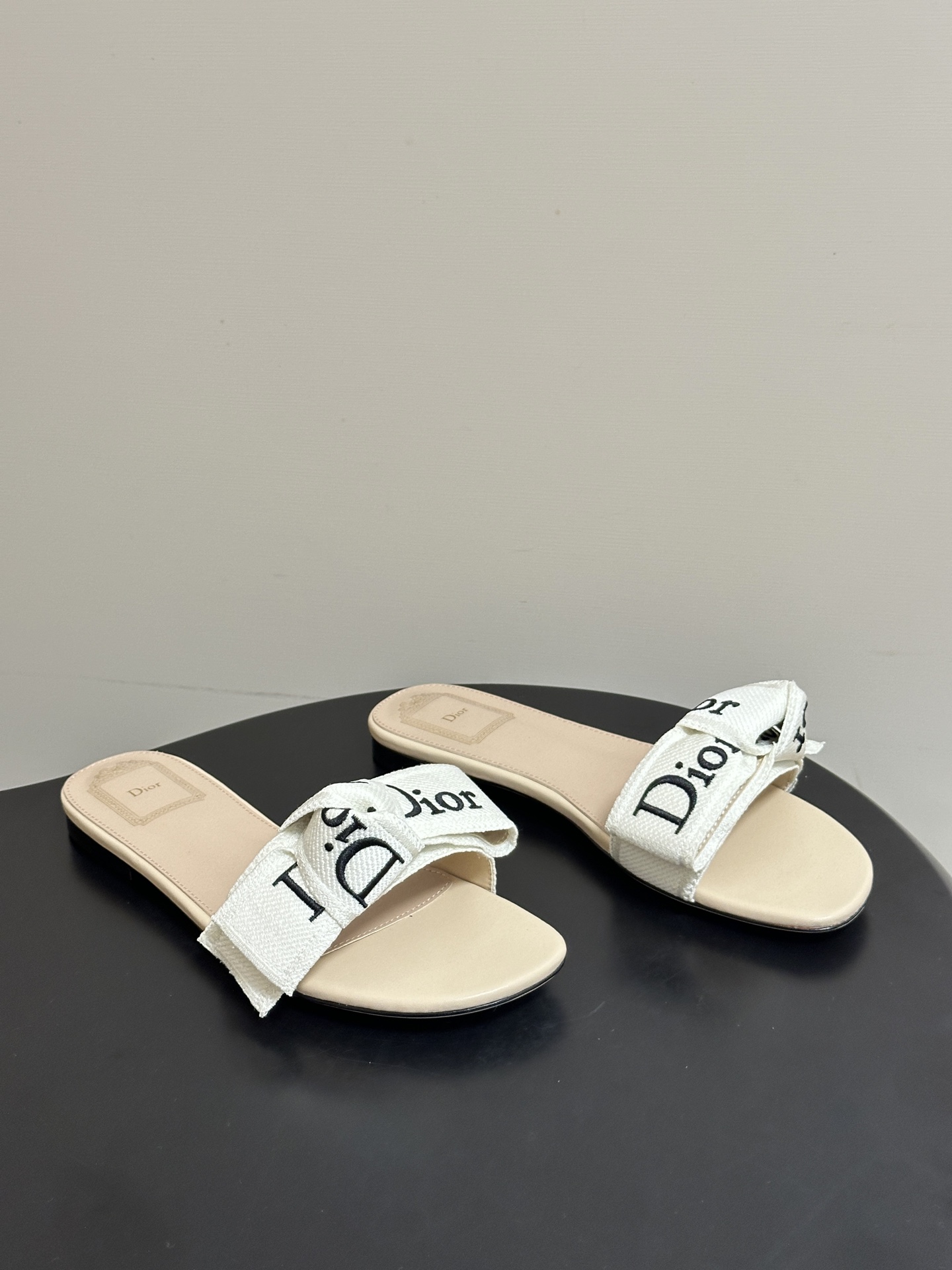 26ss春夏新款Dior 迪奥 J'Adior 经典字母织带蝴蝶结平底凉拖鞋 CD 刺绣粗跟一字带拖鞋这
