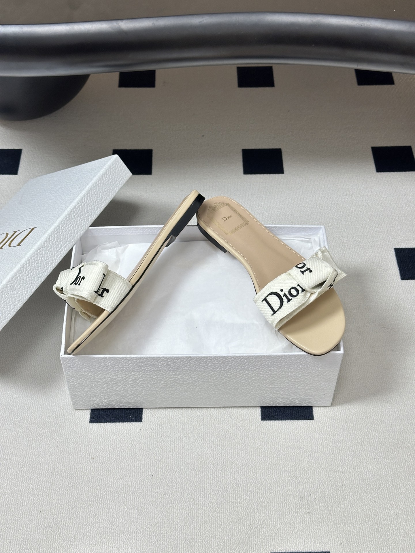 26ss春夏新款Dior 迪奥 J'Adior 经典字母织带蝴蝶结平底凉拖鞋 CD 刺绣粗跟一字带拖鞋这