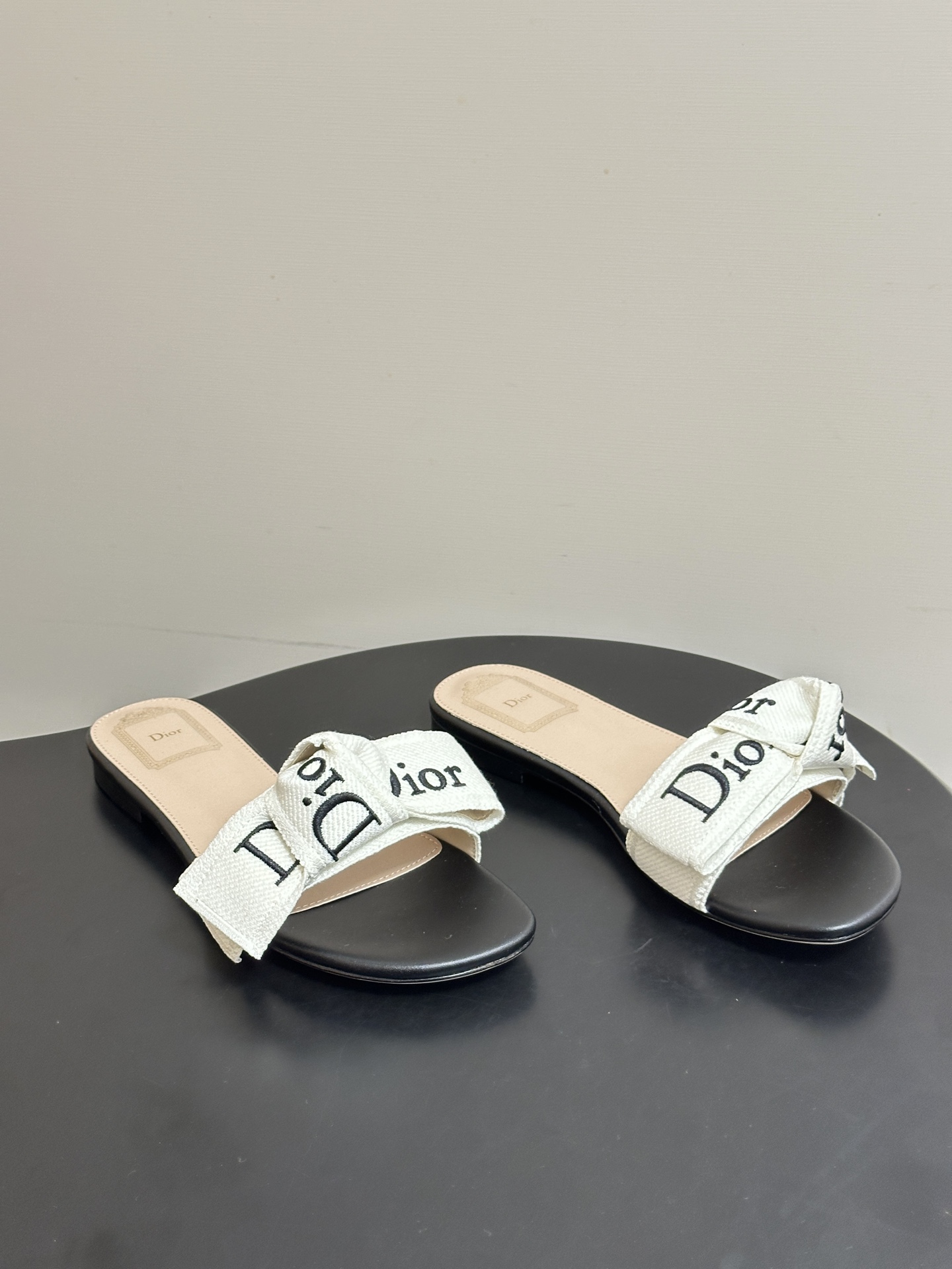 26ss春夏新款Dior 迪奥 J'Adior 经典字母织带蝴蝶结平底凉拖鞋 CD 刺绣粗跟一字带拖鞋这