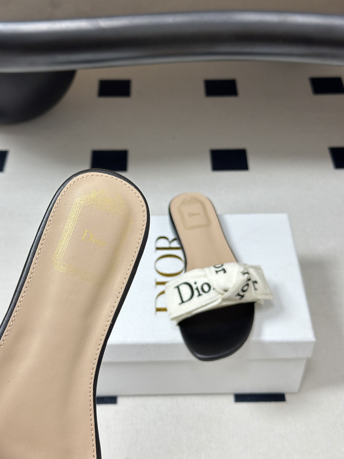 26ss春夏新款Dior 迪奥 J'Adior 经典字母织带蝴蝶结平底凉拖鞋 CD 刺绣粗跟一字带拖鞋这