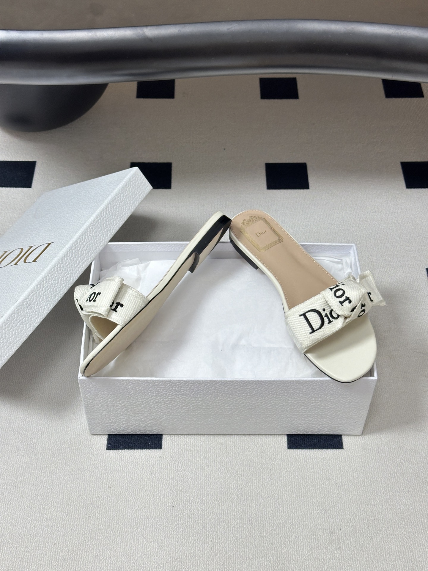 26ss春夏新款Dior 迪奥 J'Adior 经典字母织带蝴蝶结平底凉拖鞋 CD 刺绣粗跟一字带拖鞋这