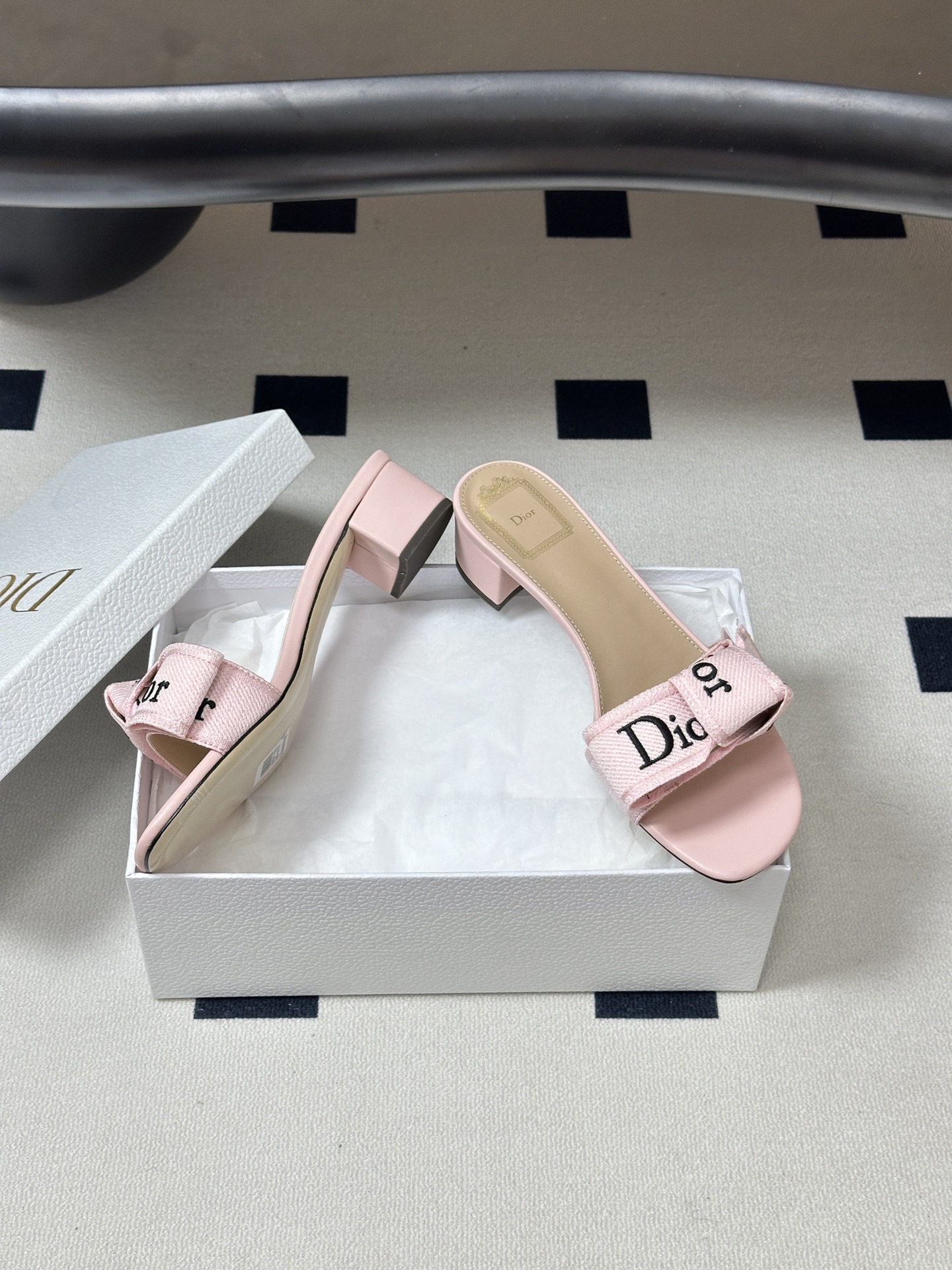 26ss春夏新款Dior 迪奥 J'Adior 经典字母织带蝴蝶结平底凉拖鞋 CD 刺绣粗跟一字带拖鞋这