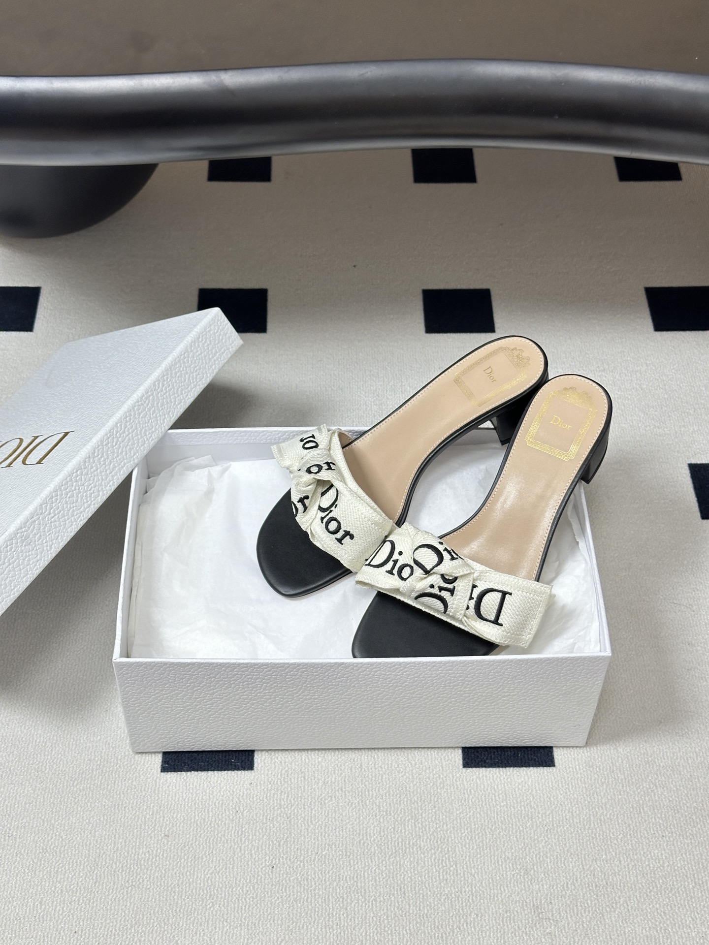 26ss春夏新款Dior 迪奥 J'Adior 经典字母织带蝴蝶结平底凉拖鞋 CD 刺绣粗跟一字带拖鞋这