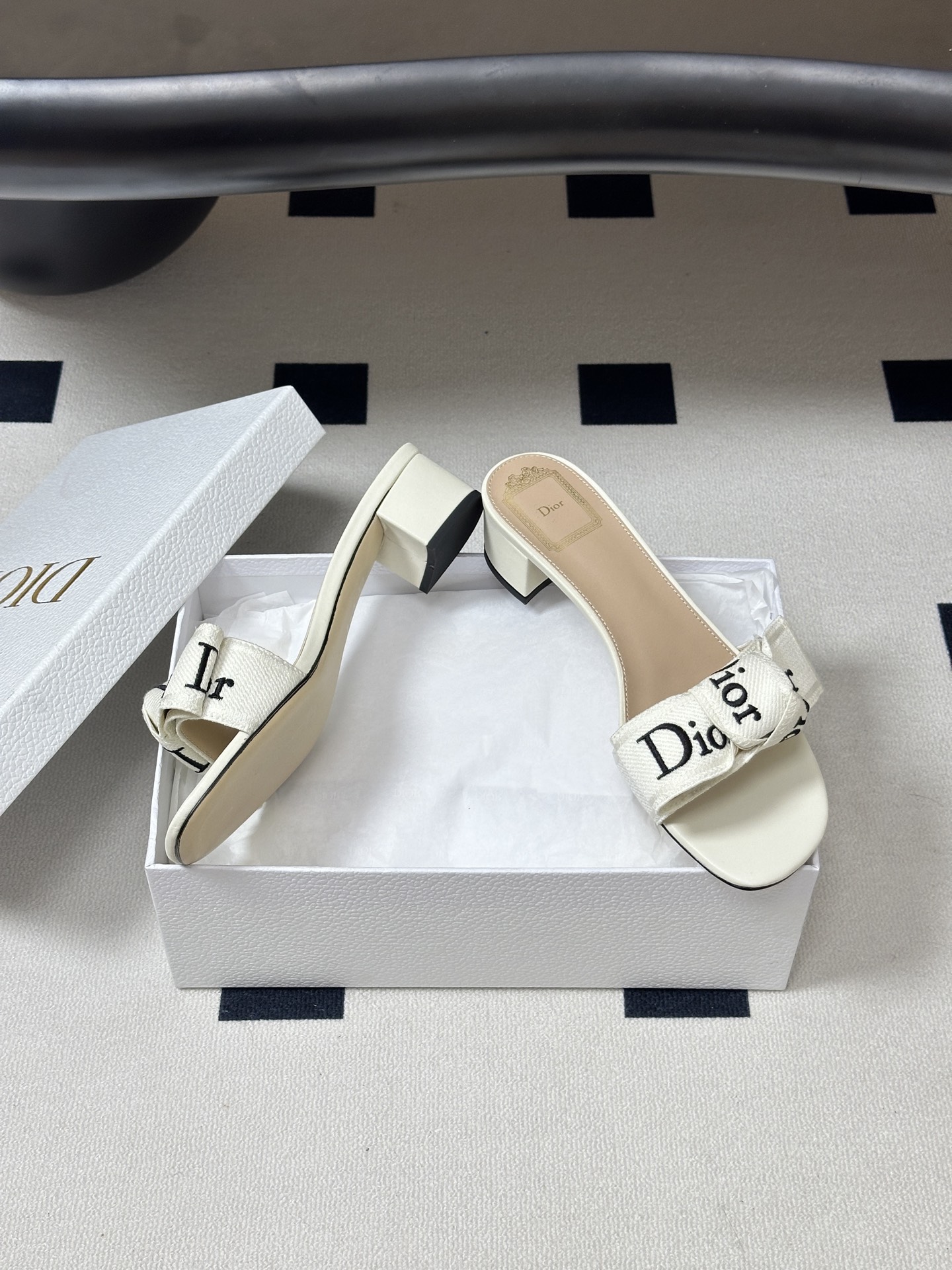 26ss春夏新款Dior 迪奥 J'Adior 经典字母织带蝴蝶结平底凉拖鞋 CD 刺绣粗跟一字带拖鞋这