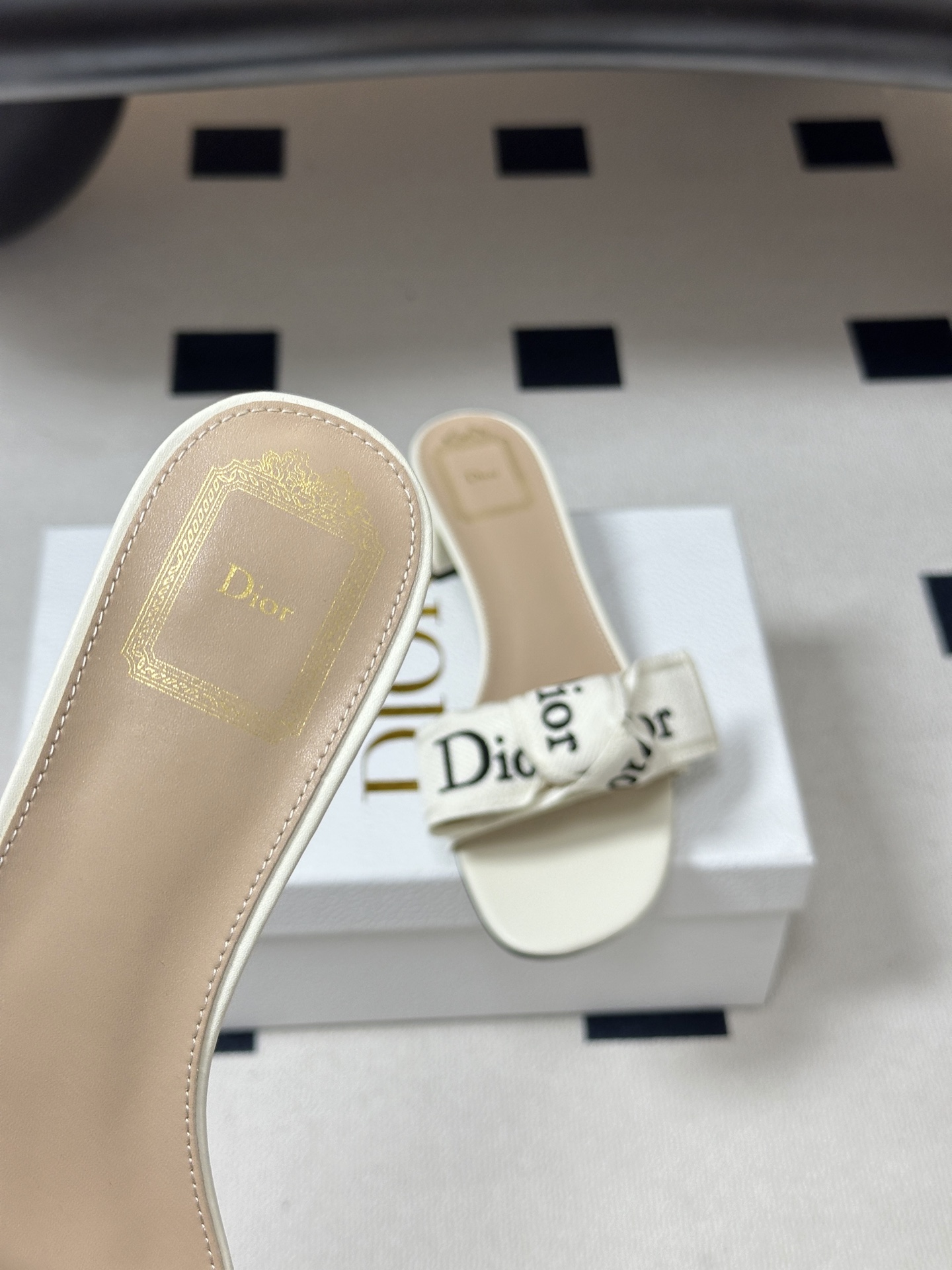 26ss春夏新款Dior 迪奥 J'Adior 经典字母织带蝴蝶结平底凉拖鞋 CD 刺绣粗跟一字带拖鞋这