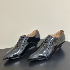 JIL SANDER 吉尔桑达 26Fw春夏新款复古风小坡跟尖头单鞋系带亮面小皮鞋乐福鞋利落线条与高级漆 JIL SANDER 吉尔桑达 26Fw春夏新款复古风小坡跟尖头单鞋系带亮面小皮鞋乐福鞋利落线条与高级漆