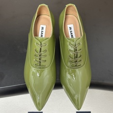 JIL SANDER 吉尔桑达 26Fw春夏新款复古风小坡跟尖头单鞋系带亮面小皮鞋乐福鞋利落线条与高级漆 JIL SANDER 吉尔桑达 26Fw春夏新款复古风小坡跟尖头单鞋系带亮面小皮鞋乐福鞋利落线条与高级漆