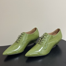 JIL SANDER 吉尔桑达 26Fw春夏新款复古风小坡跟尖头单鞋系带亮面小皮鞋乐福鞋利落线条与高级漆 JIL SANDER 吉尔桑达 26Fw春夏新款复古风小坡跟尖头单鞋系带亮面小皮鞋乐福鞋利落线条与高级漆