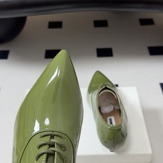 JIL SANDER 吉尔桑达 26Fw春夏新款复古风小坡跟尖头单鞋系带亮面小皮鞋乐福鞋利落线条与高级漆 JIL SANDER 吉尔桑达 26Fw春夏新款复古风小坡跟尖头单鞋系带亮面小皮鞋乐福鞋利落线条与高级漆