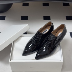 JIL SANDER 吉尔桑达 26Fw春夏新款复古风小坡跟尖头单鞋系带亮面小皮鞋乐福鞋利落线条与高级漆 JIL SANDER 吉尔桑达 26Fw春夏新款复古风小坡跟尖头单鞋系带亮面小皮鞋乐福鞋利落线条与高级漆