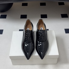 JIL SANDER 吉尔桑达 26Fw春夏新款复古风小坡跟尖头单鞋系带亮面小皮鞋乐福鞋利落线条与高级漆 JIL SANDER 吉尔桑达 26Fw春夏新款复古风小坡跟尖头单鞋系带亮面小皮鞋乐福鞋利落线条与高级漆