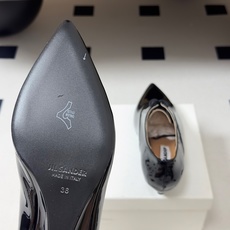 JIL SANDER 吉尔桑达 26Fw春夏新款复古风小坡跟尖头单鞋系带亮面小皮鞋乐福鞋利落线条与高级漆 JIL SANDER 吉尔桑达 26Fw春夏新款复古风小坡跟尖头单鞋系带亮面小皮鞋乐福鞋利落线条与高级漆