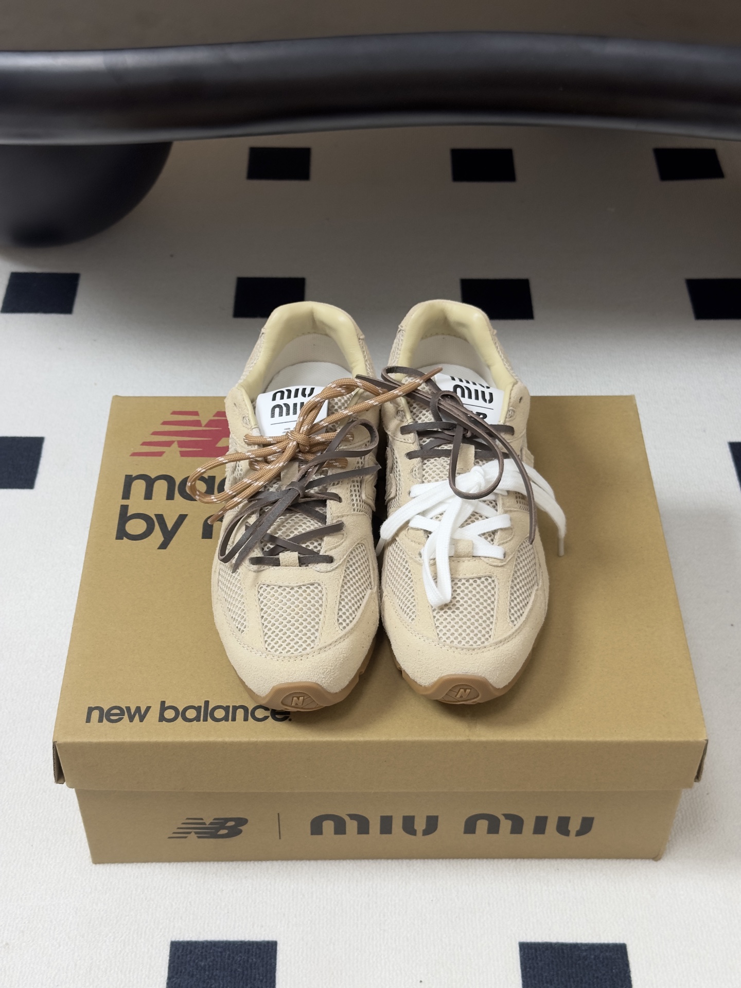 MIUMIU X New 缪缪 Balance 530 NB联名走秀款 2026 最新配色 牛反绒皮革网