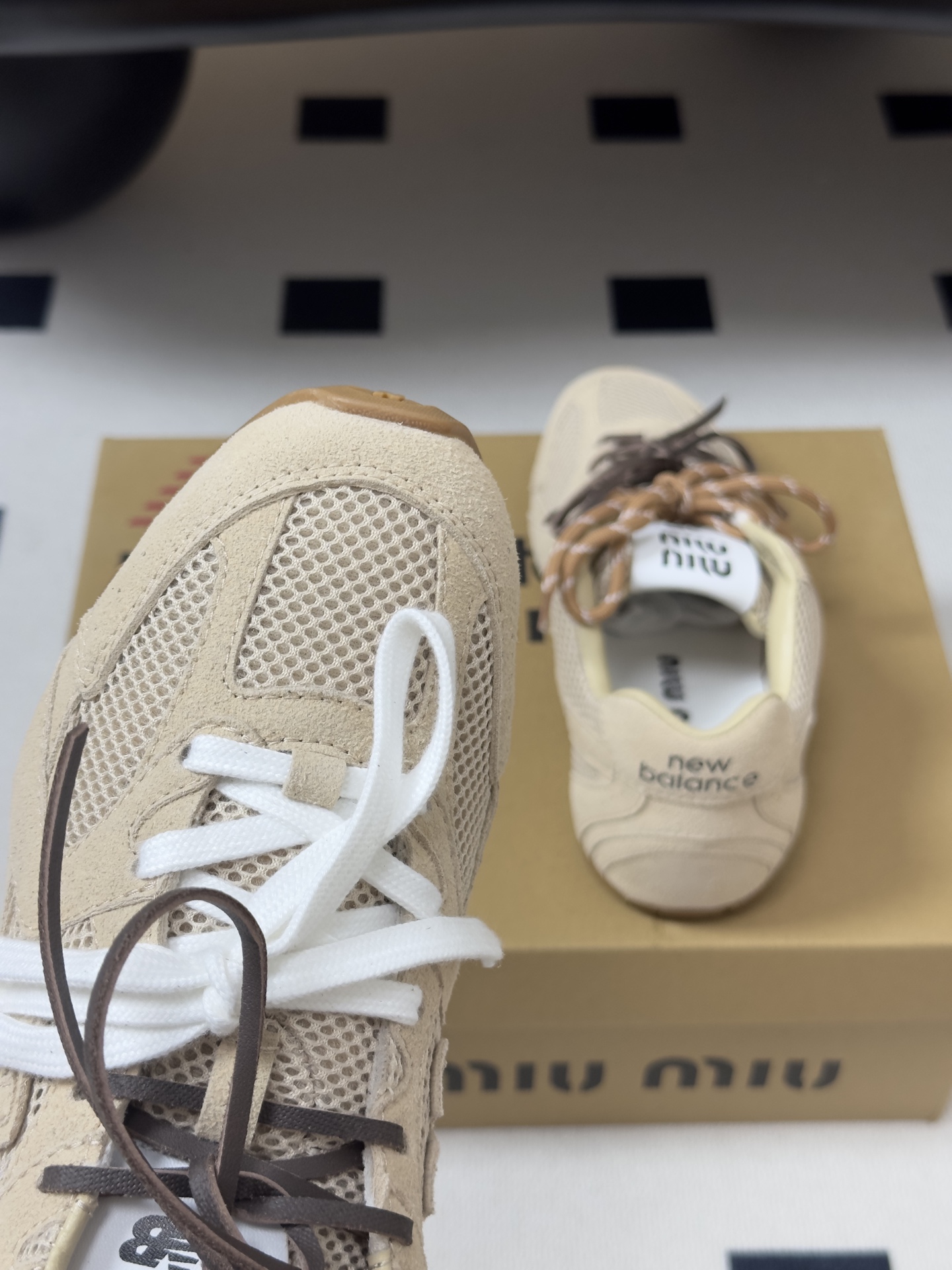 MIUMIU X New 缪缪 Balance 530 NB联名走秀款 2026 最新配色 牛反绒皮革网