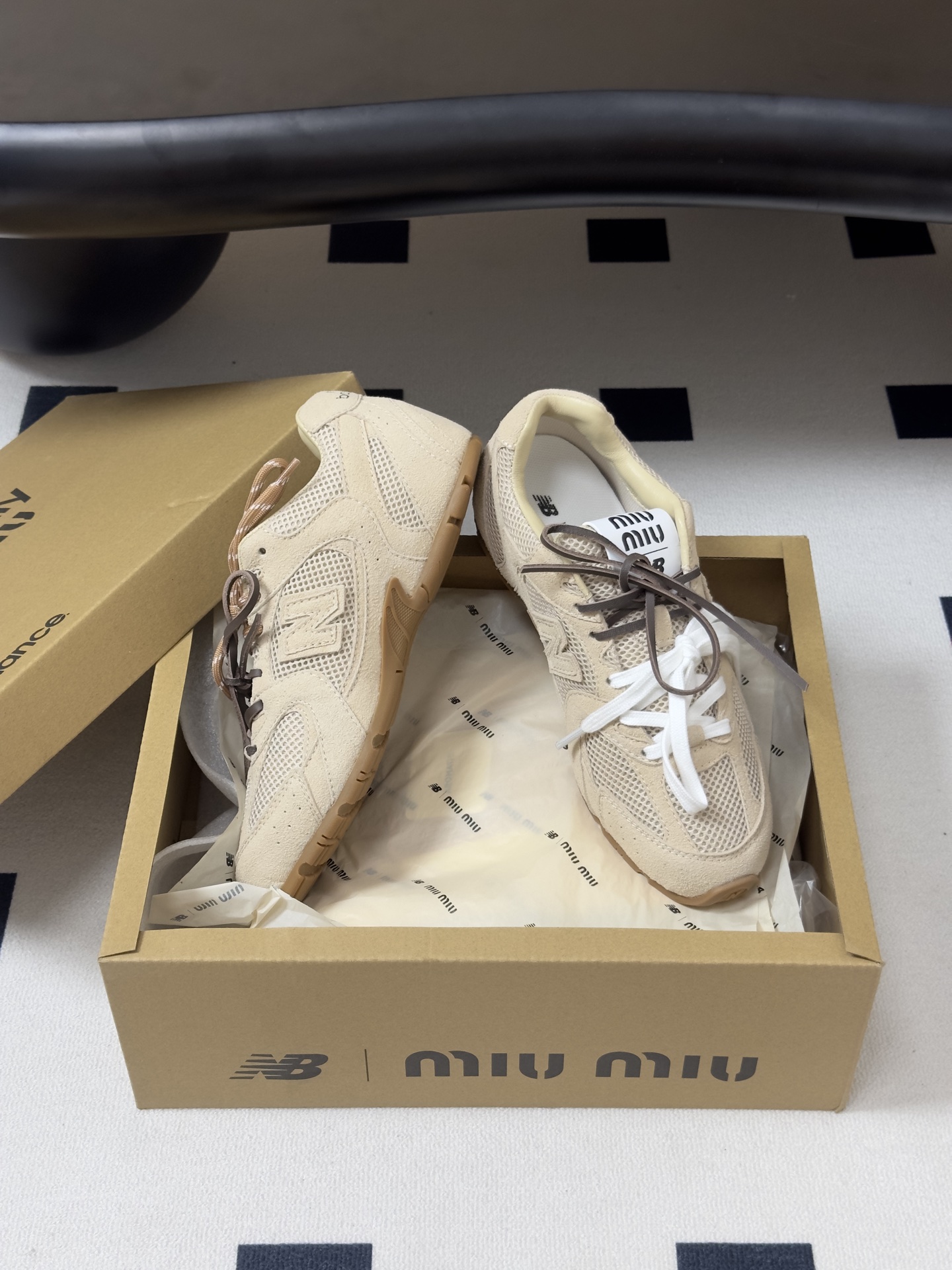 MIUMIU X New 缪缪 Balance 530 NB联名走秀款 2026 最新配色 牛反绒皮革网