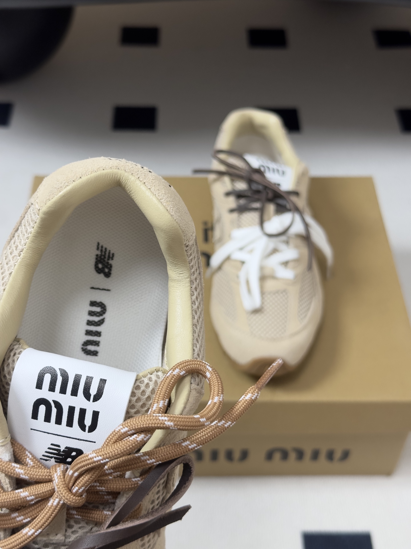 MIUMIU X New 缪缪 Balance 530 NB联名走秀款 2026 最新配色 牛反绒皮革网