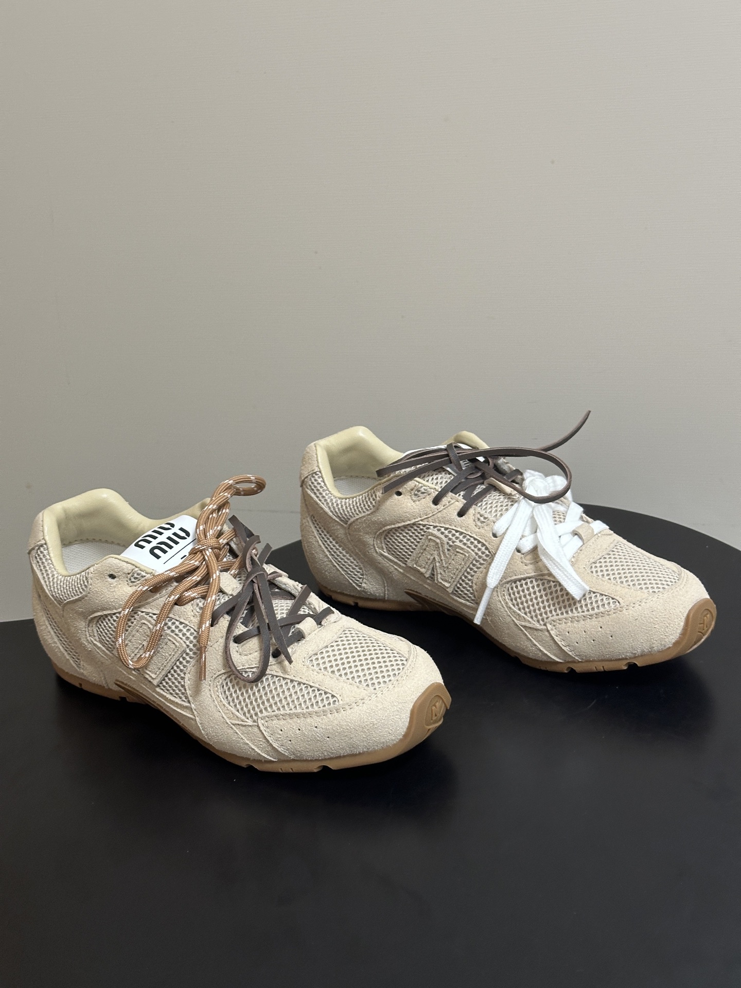 MIUMIU X New 缪缪 Balance 530 NB联名走秀款 2026 最新配色 牛反绒皮革网