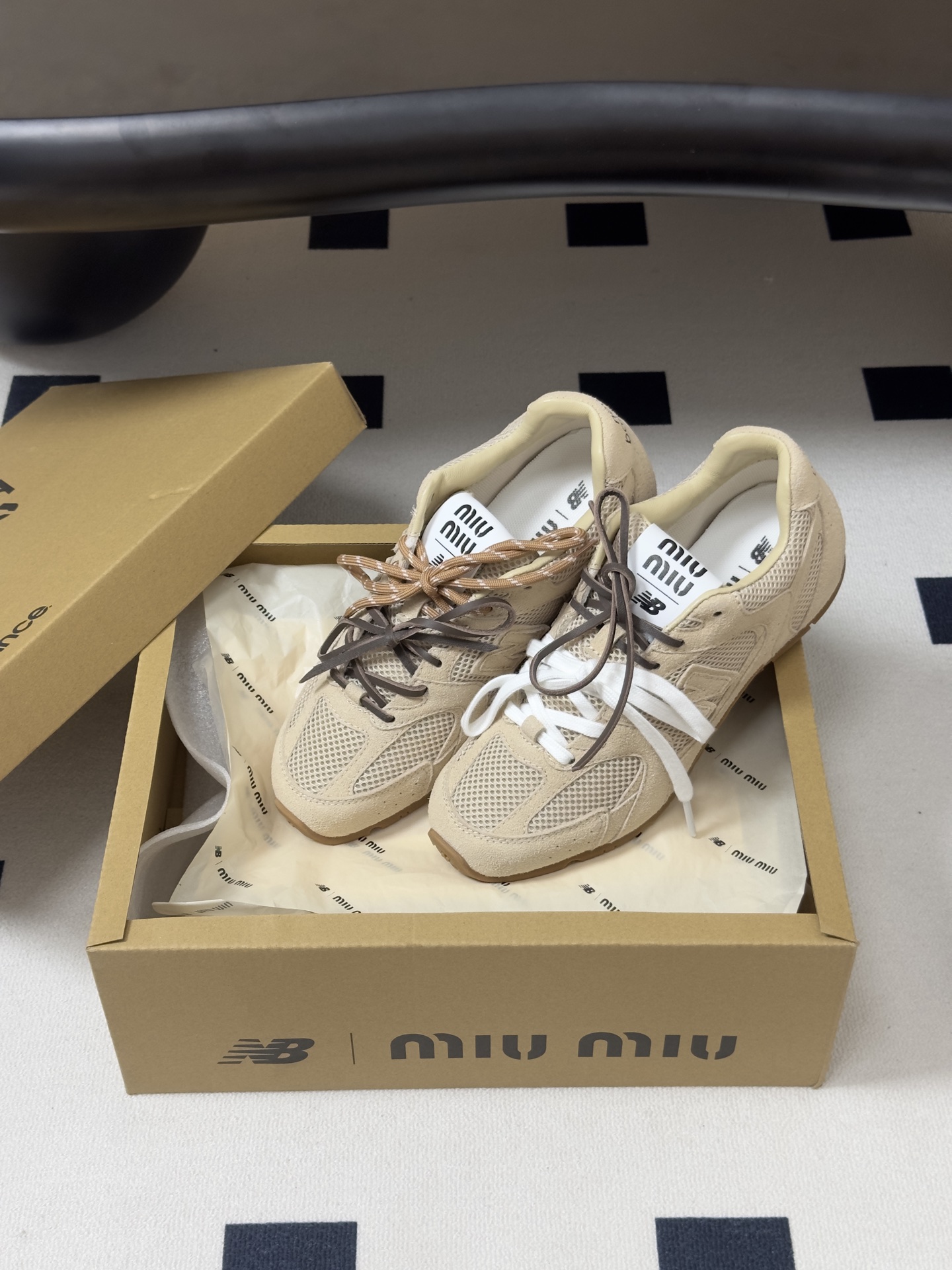 MIUMIU X New 缪缪 Balance 530 NB联名走秀款 2026 最新配色 牛反绒皮革网