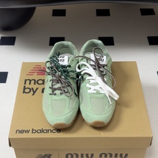 MIUMIU X New 缪缪 Balance 530 NB联名走秀款 2026 最新配色 牛反绒皮革网 MIUMIU X New 缪缪 Balance 530 NB联名走秀款 2026 最新配色 牛反绒皮革网