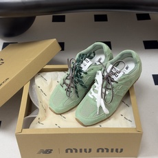 MIUMIU X New 缪缪 Balance 530 NB联名走秀款 2026 最新配色 牛反绒皮革网 MIUMIU X New 缪缪 Balance 530 NB联名走秀款 2026 最新配色 牛反绒皮革网