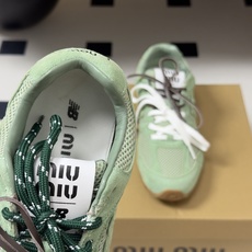 MIUMIU X New 缪缪 Balance 530 NB联名走秀款 2026 最新配色 牛反绒皮革网 MIUMIU X New 缪缪 Balance 530 NB联名走秀款 2026 最新配色 牛反绒皮革网