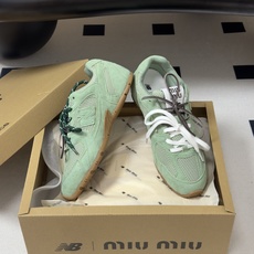 MIUMIU X New 缪缪 Balance 530 NB联名走秀款 2026 最新配色 牛反绒皮革网 MIUMIU X New 缪缪 Balance 530 NB联名走秀款 2026 最新配色 牛反绒皮革网
