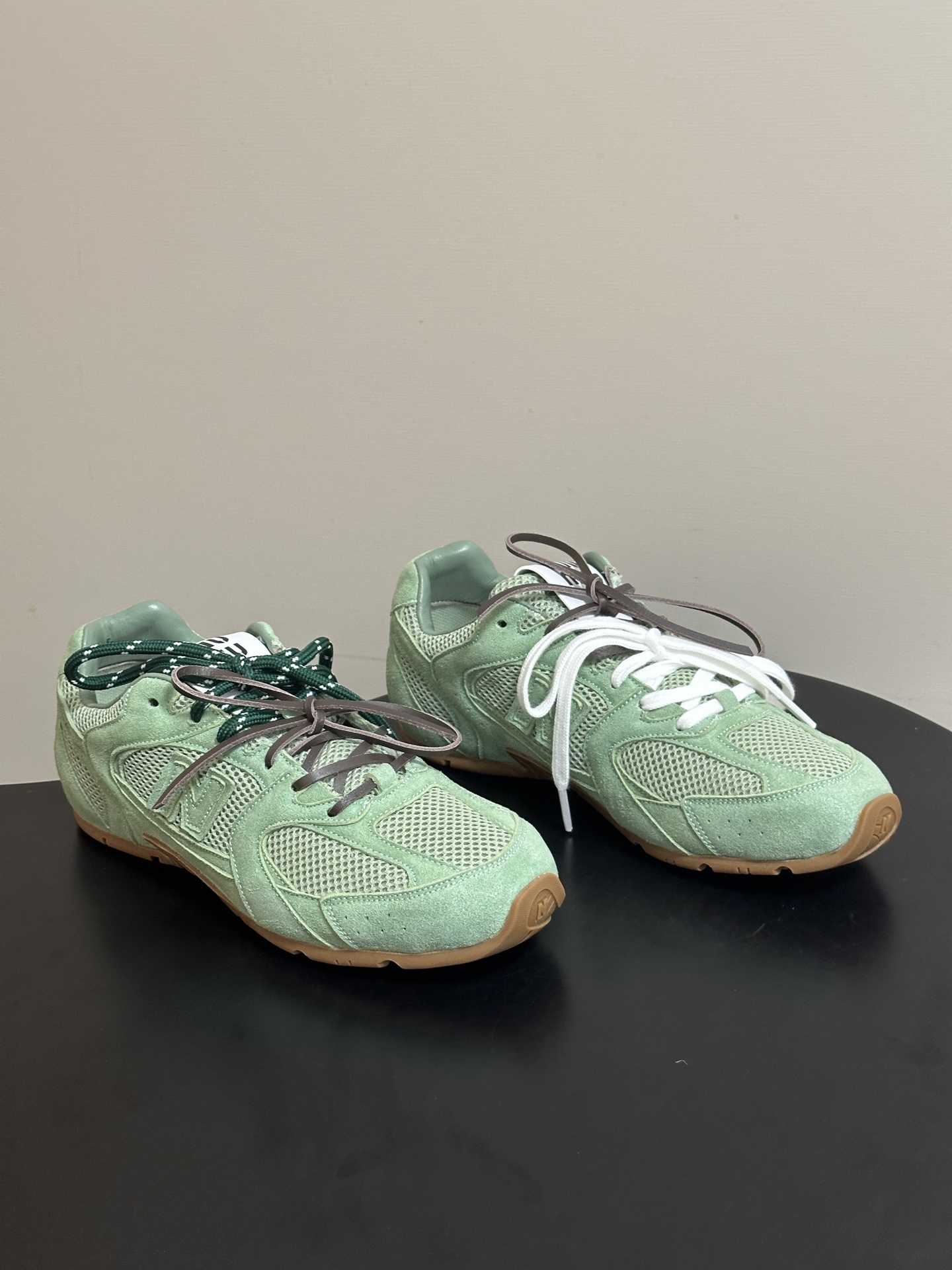 MIUMIU X New 缪缪 Balance 530 NB联名走秀款 2026 最新配色 牛反绒皮革网