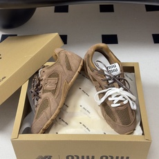 MIUMIU X New 缪缪 Balance 530 NB联名走秀款 2026 最新配色 牛反绒皮革网 MIUMIU X New 缪缪 Balance 530 NB联名走秀款 2026 最新配色 牛反绒皮革网