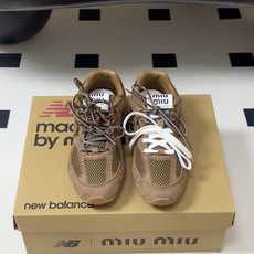 MIUMIU X New 缪缪 Balance 530 NB联名走秀款 2026 最新配色 牛反绒皮革网 MIUMIU X New 缪缪 Balance 530 NB联名走秀款 2026 最新配色 牛反绒皮革网
