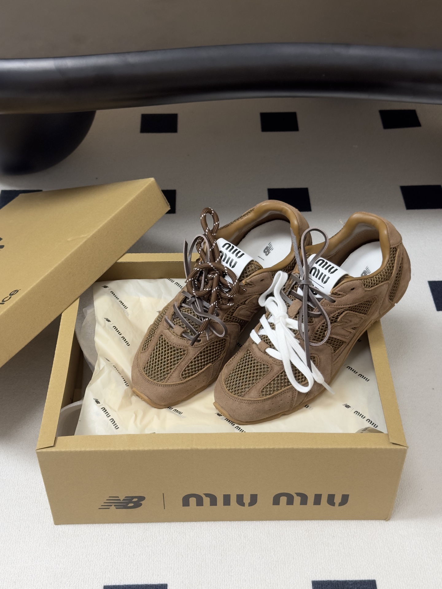 MIUMIU X New 缪缪 Balance 530 NB联名走秀款 2026 最新配色 牛反绒皮革网 MIUMIU X New 缪缪 Balance 530 NB联名走秀款 2026 最新配色 牛反绒皮革网