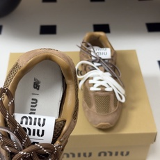 MIUMIU X New 缪缪 Balance 530 NB联名走秀款 2026 最新配色 牛反绒皮革网 MIUMIU X New 缪缪 Balance 530 NB联名走秀款 2026 最新配色 牛反绒皮革网