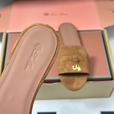 莞产(配高档飞机盒✈️)Loro Piana 诺悠翩雅 LP Summer Charms经典款平底拖鞋五 莞产(配高档飞机盒✈️)Loro Piana 诺悠翩雅 LP Summer Charms经典款平底拖鞋五