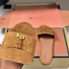 莞产(配高档飞机盒✈️)Loro Piana 诺悠翩雅 LP Summer Charms经典款平底拖鞋五 莞产(配高档飞机盒✈️)Loro Piana 诺悠翩雅 LP Summer Charms经典款平底拖鞋五