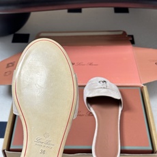 莞产(配高档飞机盒✈️)Loro Piana 诺悠翩雅 LP Summer Charms经典款平底拖鞋五 莞产(配高档飞机盒✈️)Loro Piana 诺悠翩雅 LP Summer Charms经典款平底拖鞋五