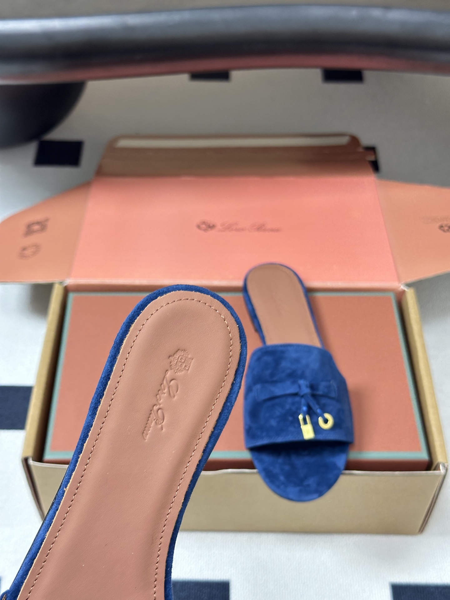 莞产（配高档飞机盒✈️）Loro Piana 诺悠翩雅 LP Summer Charms经典款平底拖鞋五