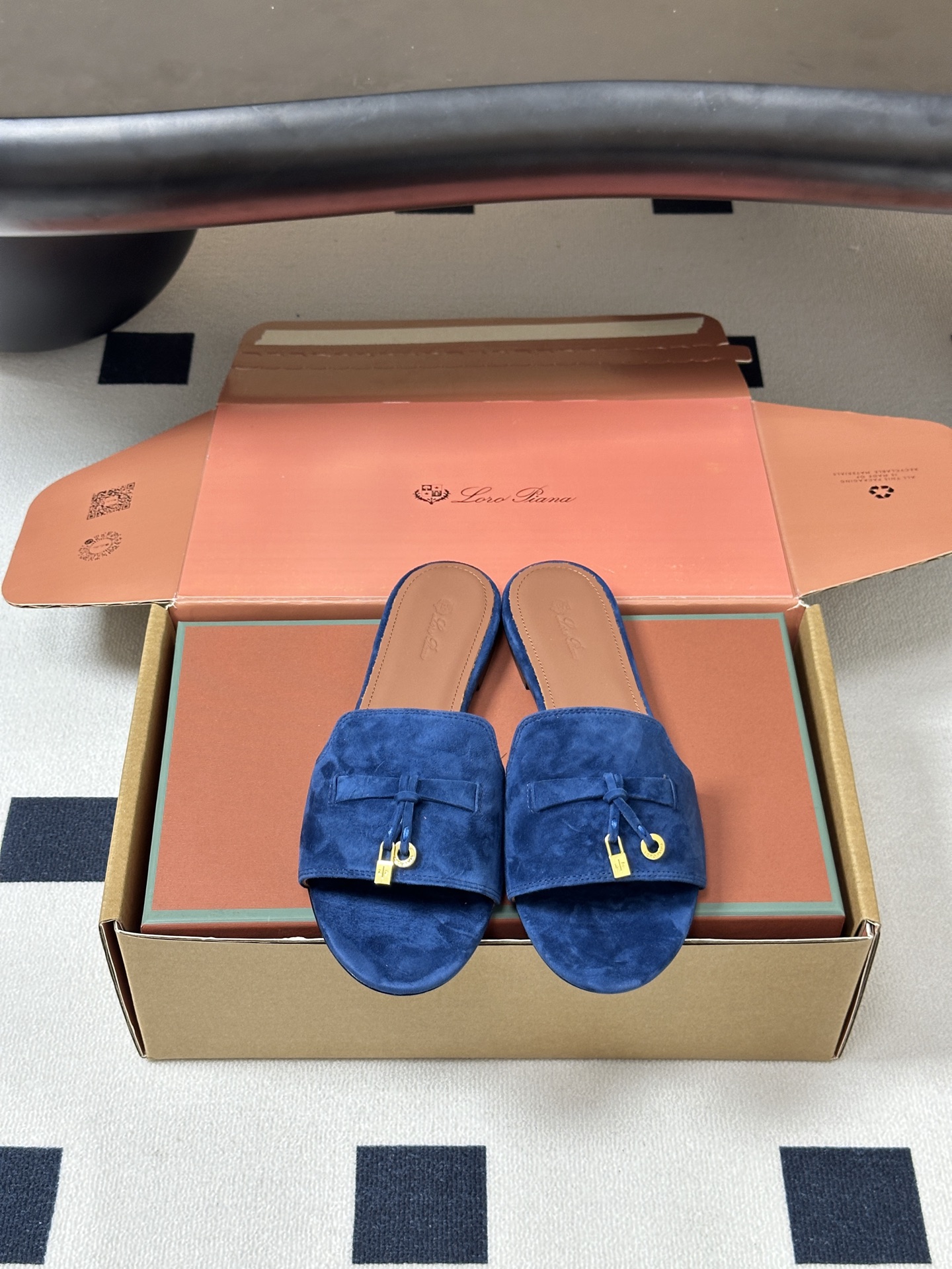 莞产（配高档飞机盒✈️）Loro Piana 诺悠翩雅 LP Summer Charms经典款平底拖鞋五