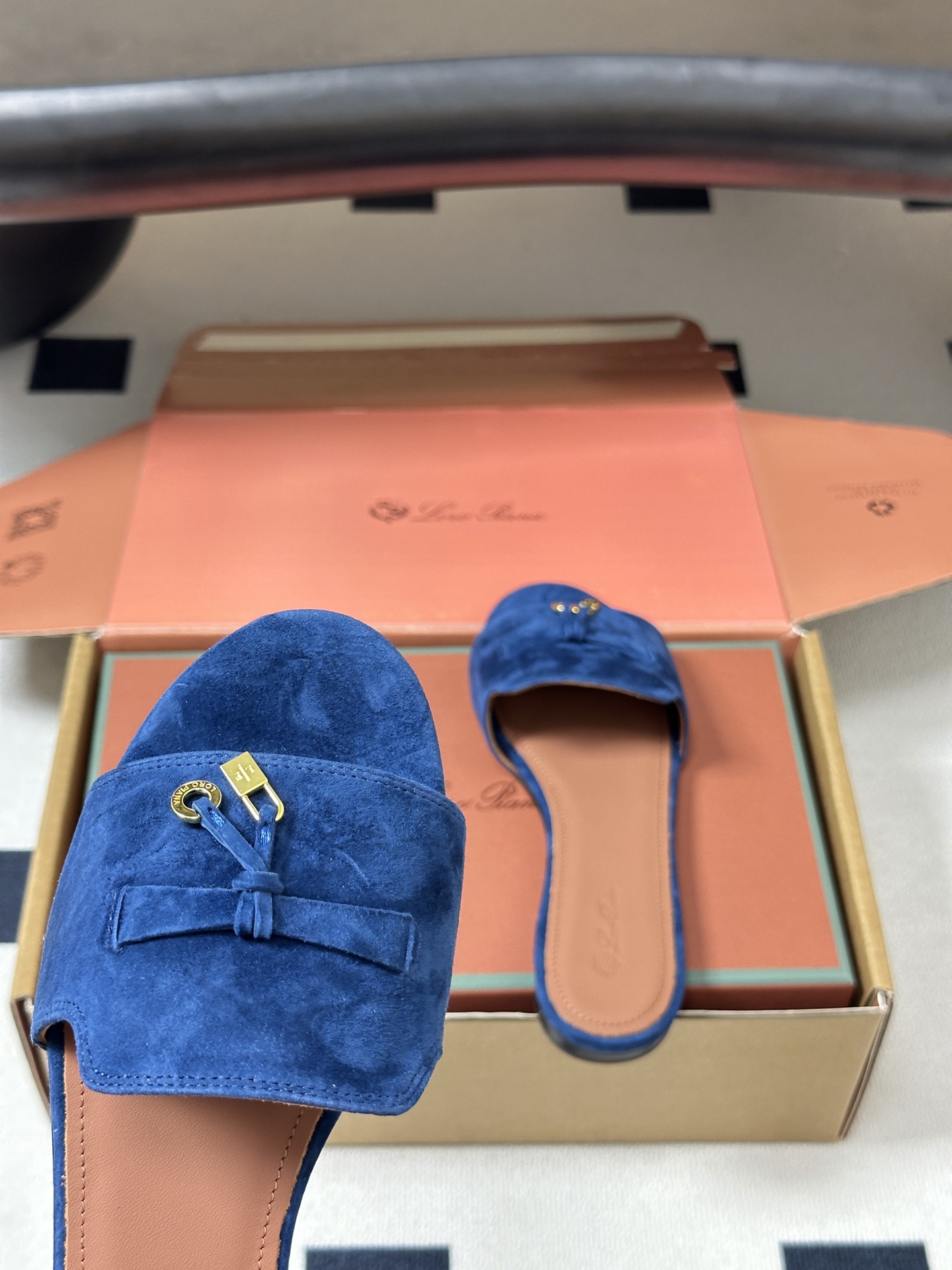 莞产（配高档飞机盒✈️）Loro Piana 诺悠翩雅 LP Summer Charms经典款平底拖鞋五