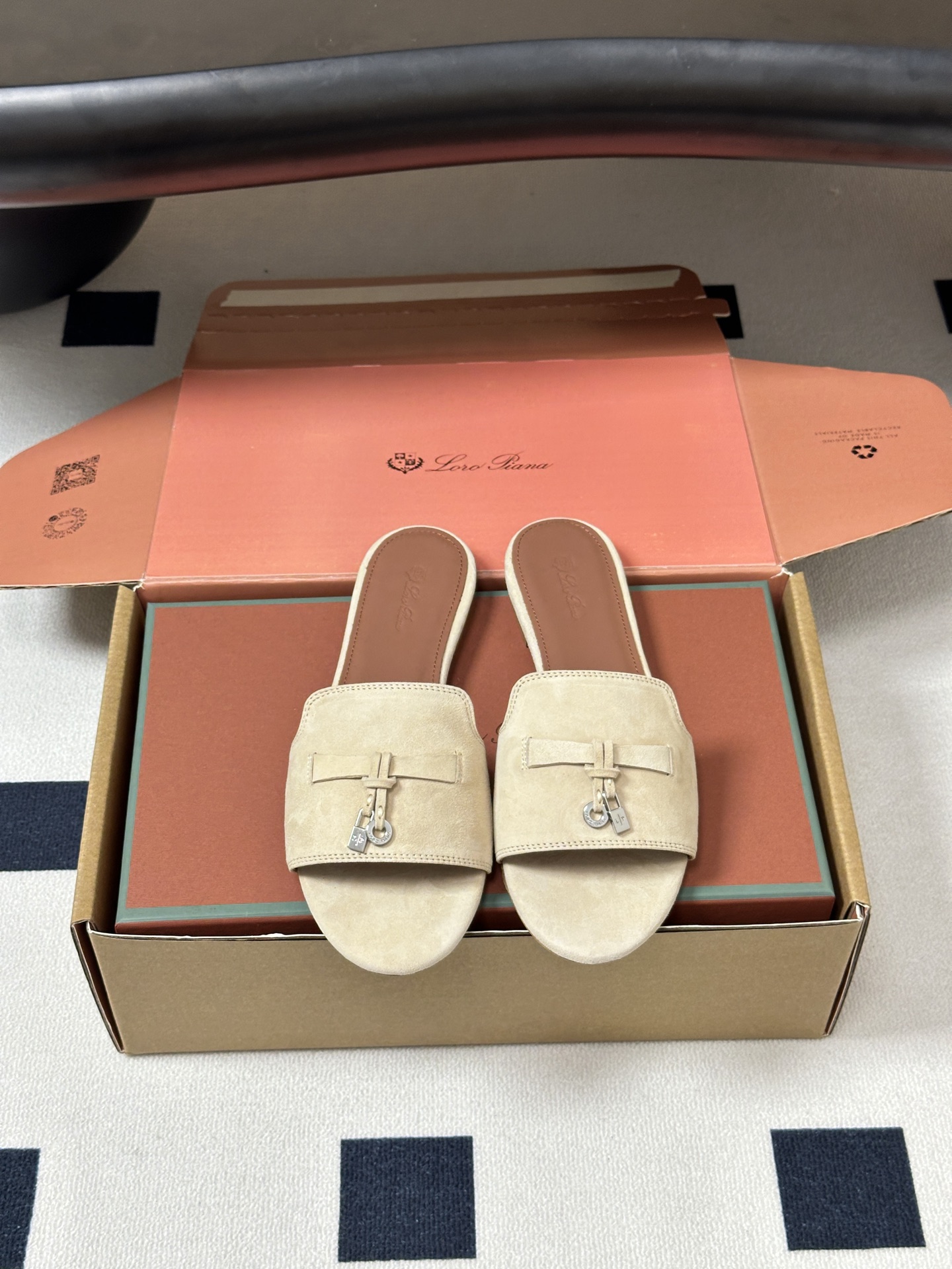 莞产（配高档飞机盒✈️）Loro Piana 诺悠翩雅 LP Summer Charms经典款平底拖鞋五