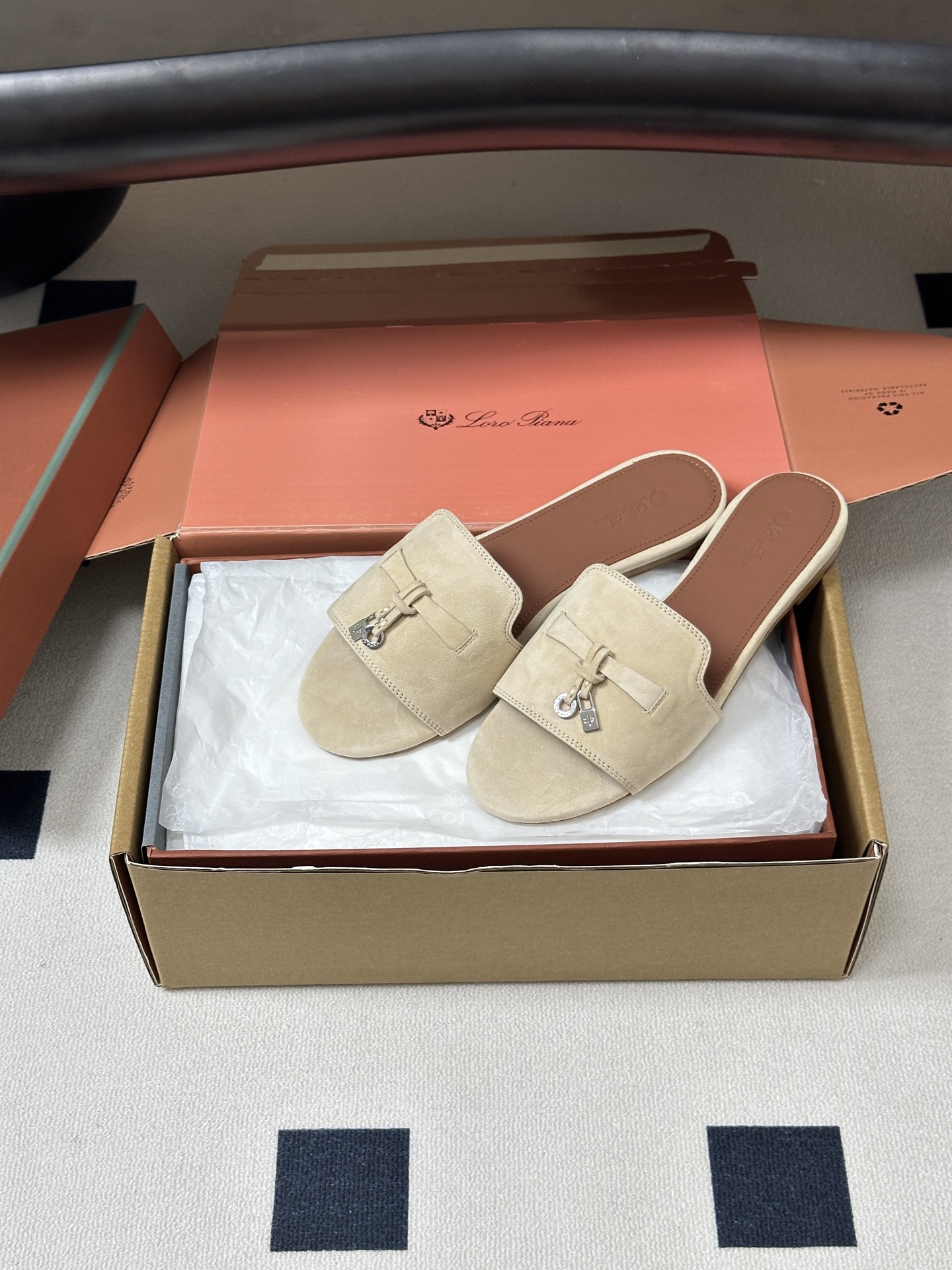 莞产（配高档飞机盒✈️）Loro Piana 诺悠翩雅 LP Summer Charms经典款平底拖鞋五