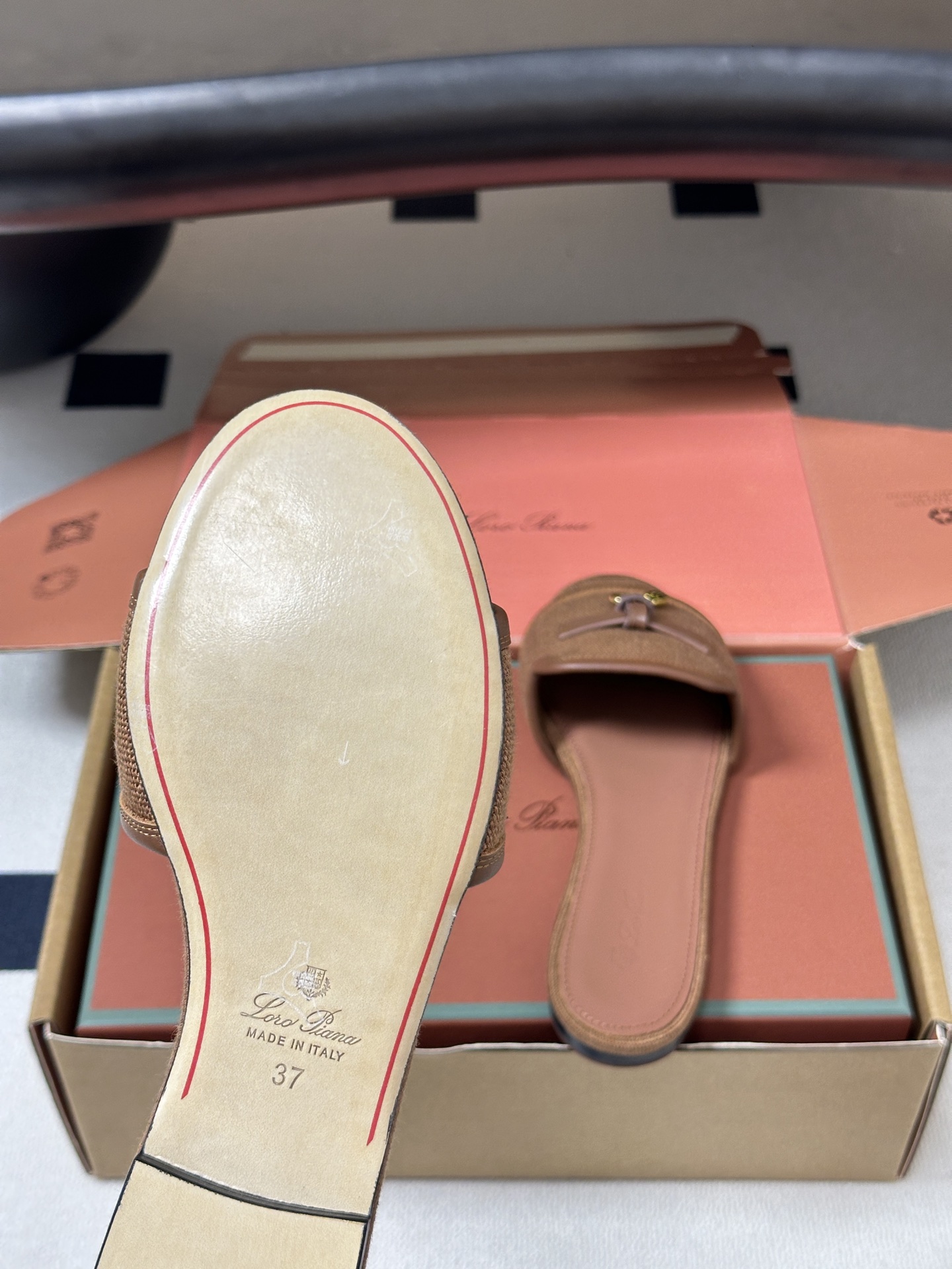 莞产（配高档飞机盒✈️）Loro Piana 诺悠翩雅 LP Summer Charms经典款平底拖鞋五