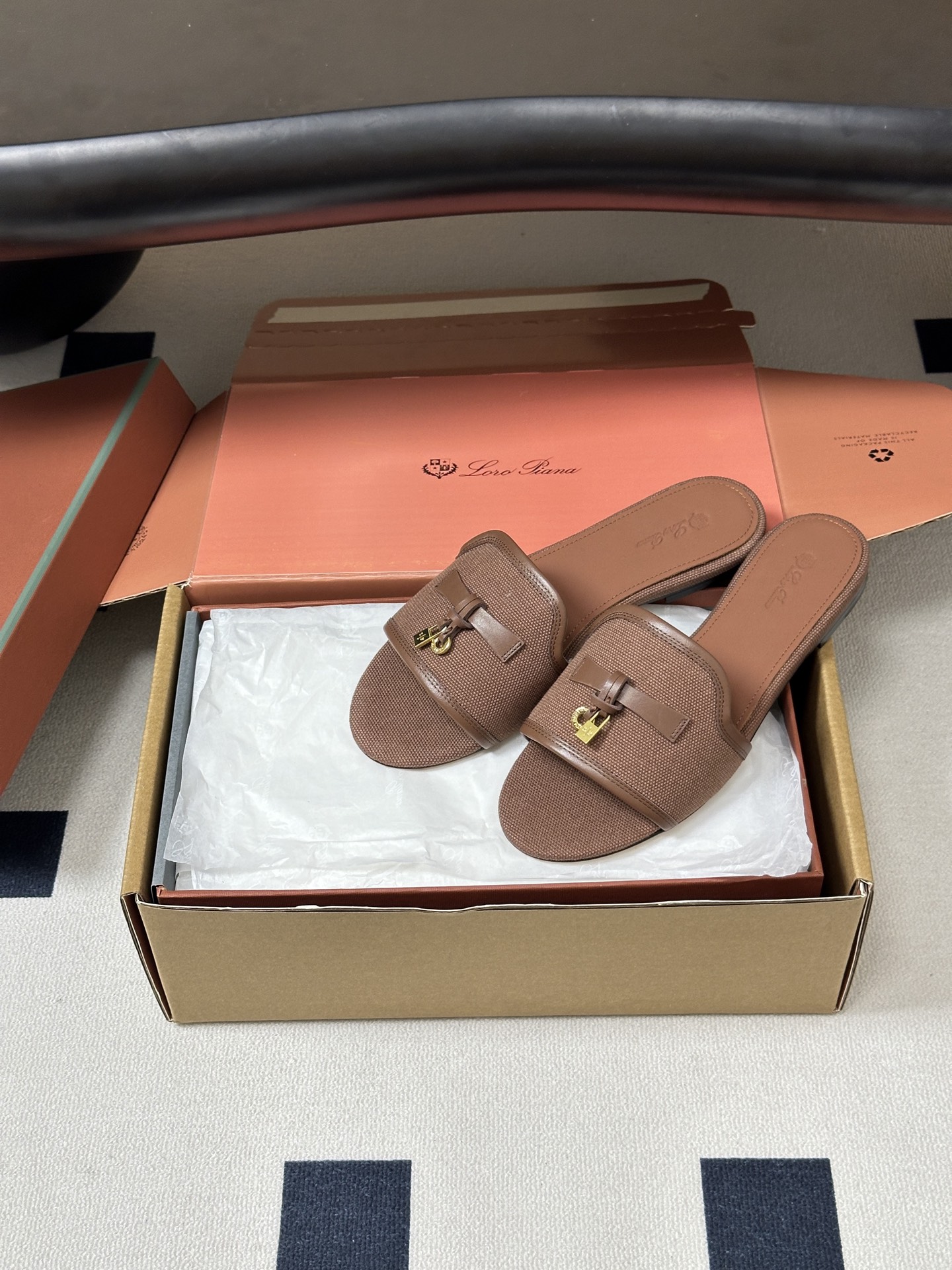 莞产（配高档飞机盒✈️）Loro Piana 诺悠翩雅 LP Summer Charms经典款平底拖鞋五