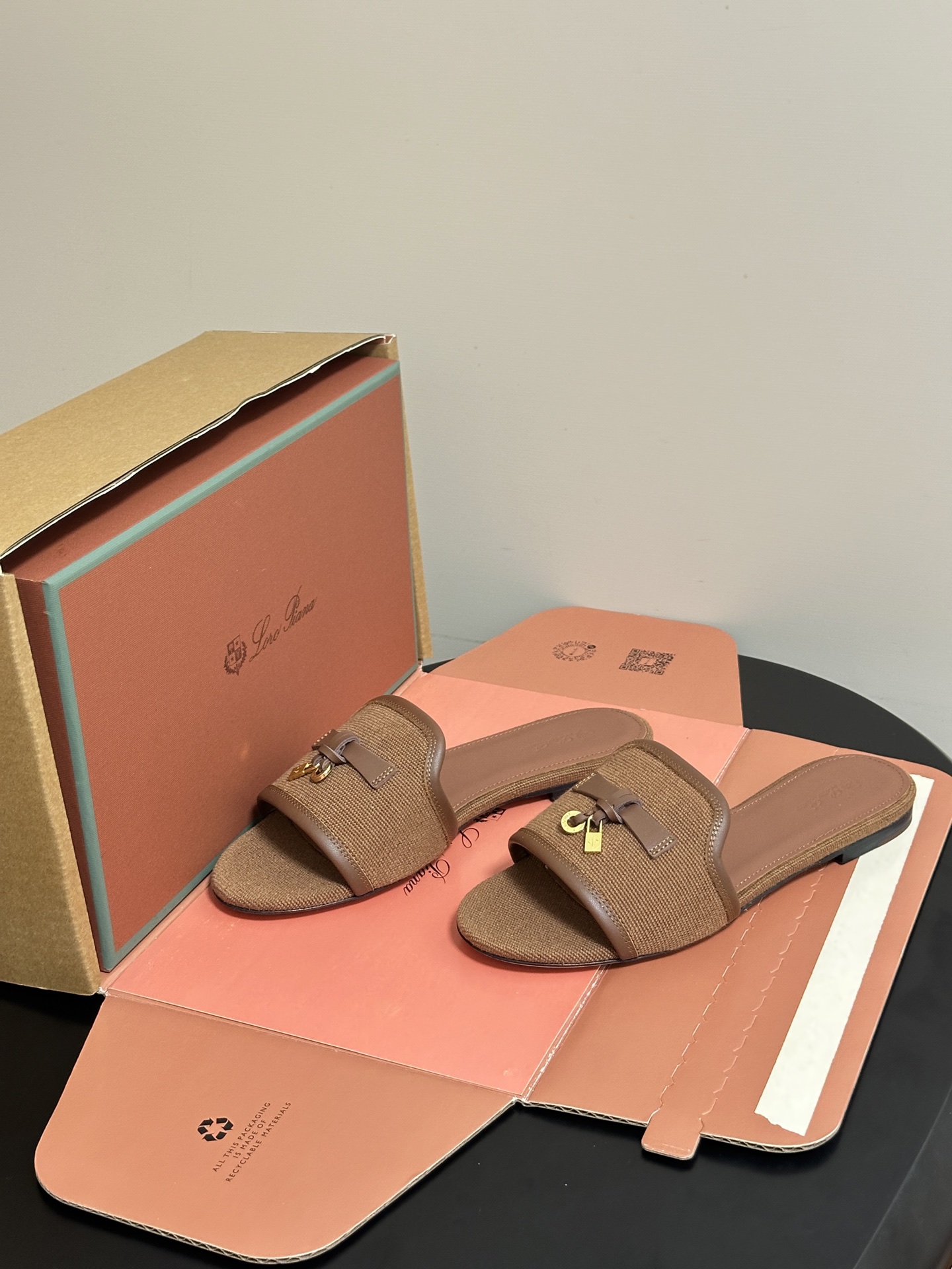 莞产（配高档飞机盒✈️）Loro Piana 诺悠翩雅 LP Summer Charms经典款平底拖鞋五
