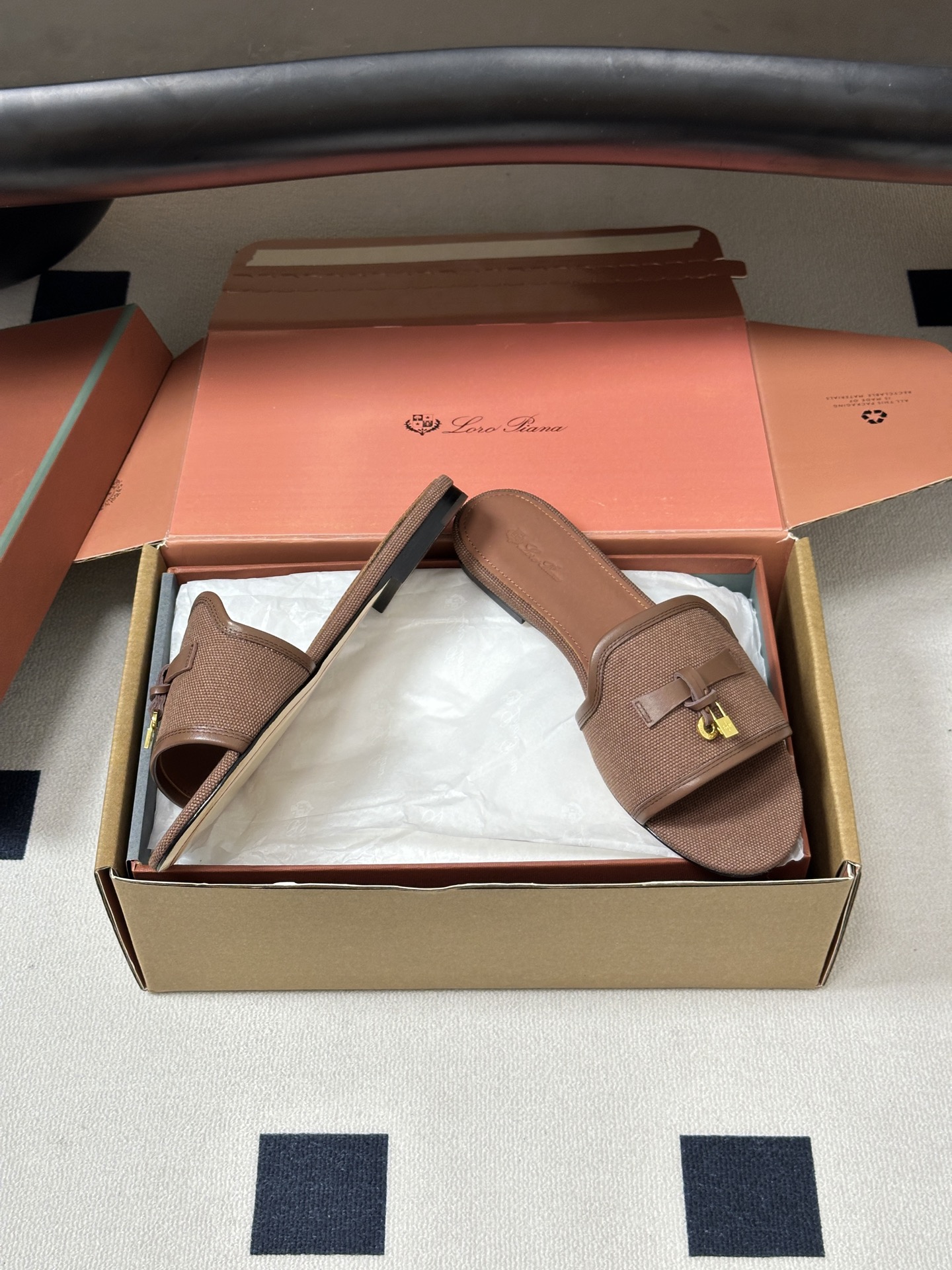 莞产（配高档飞机盒✈️）Loro Piana 诺悠翩雅 LP Summer Charms经典款平底拖鞋五