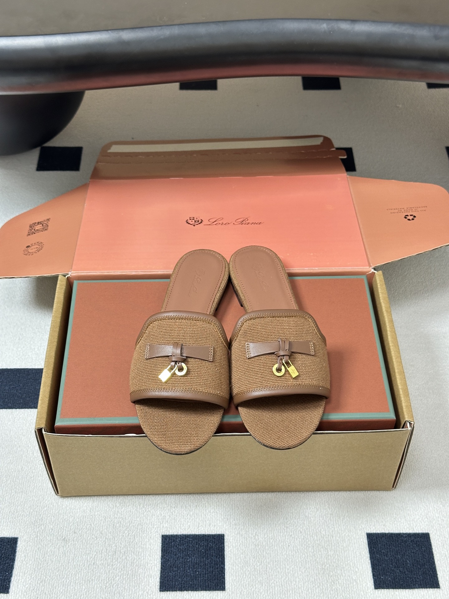 莞产（配高档飞机盒✈️）Loro Piana 诺悠翩雅 LP Summer Charms经典款平底拖鞋五