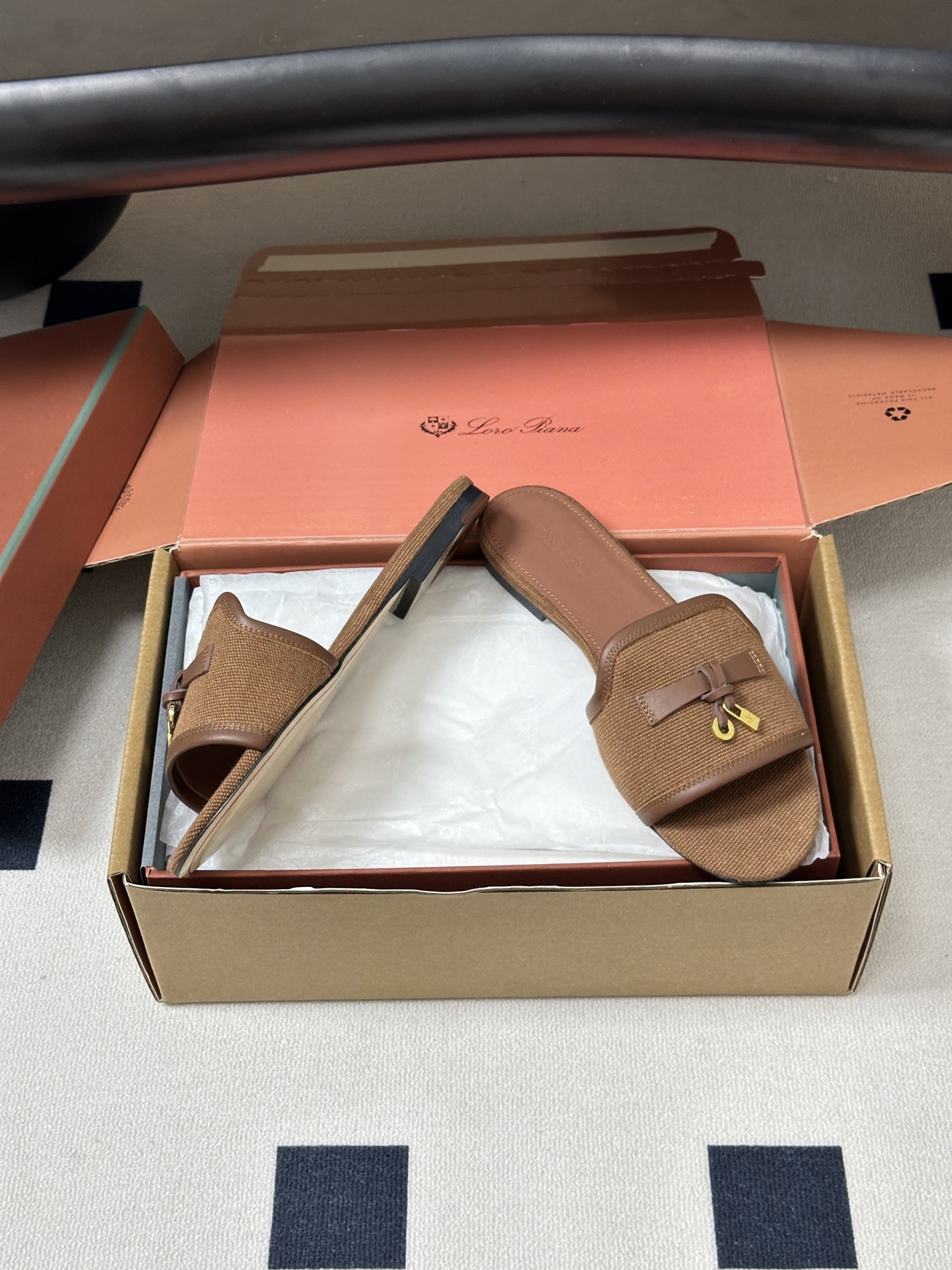 莞产（配高档飞机盒✈️）Loro Piana 诺悠翩雅 LP Summer Charms经典款平底拖鞋五