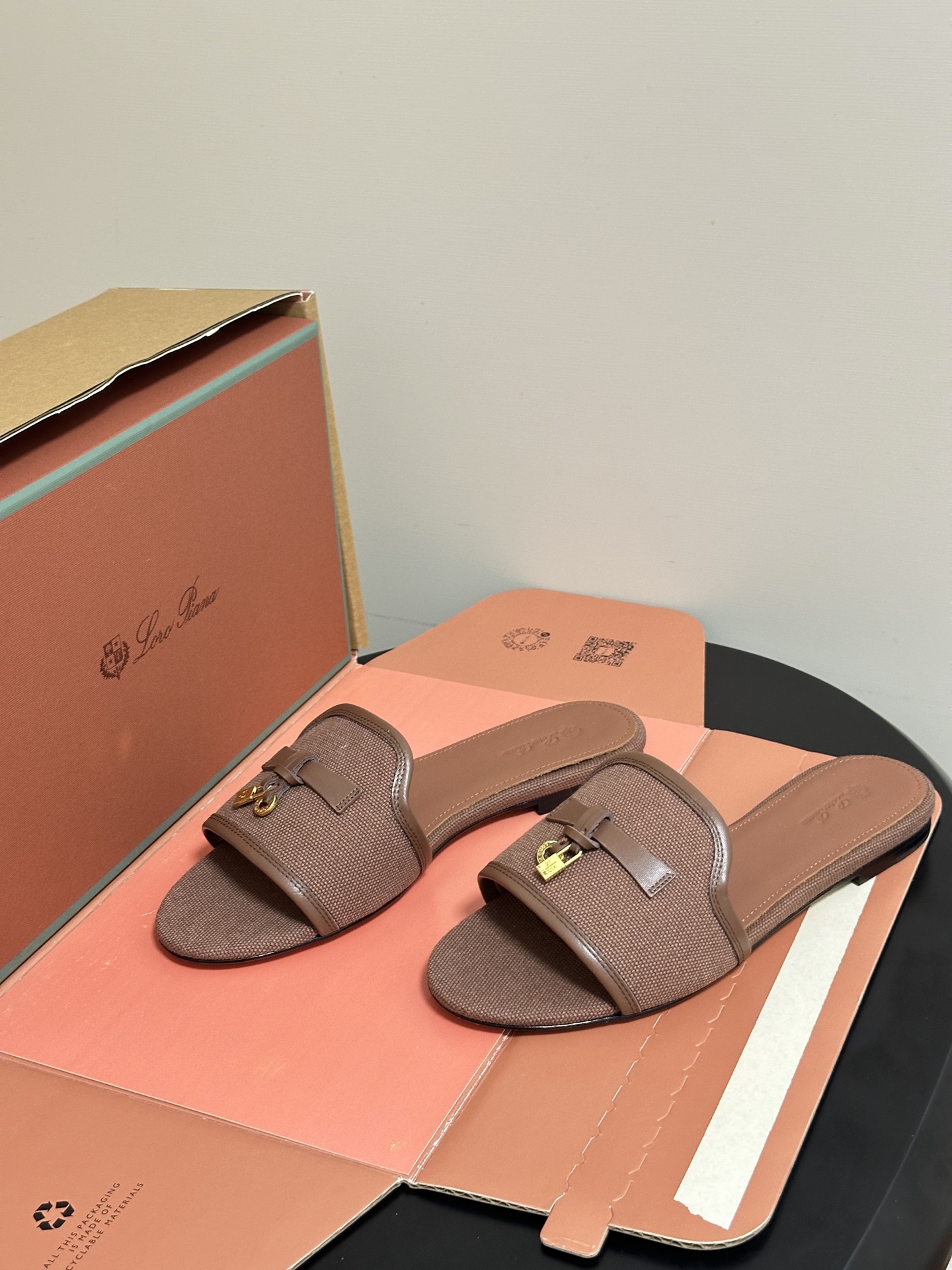 莞产（配高档飞机盒✈️）Loro Piana 诺悠翩雅 LP Summer Charms经典款平底拖鞋五