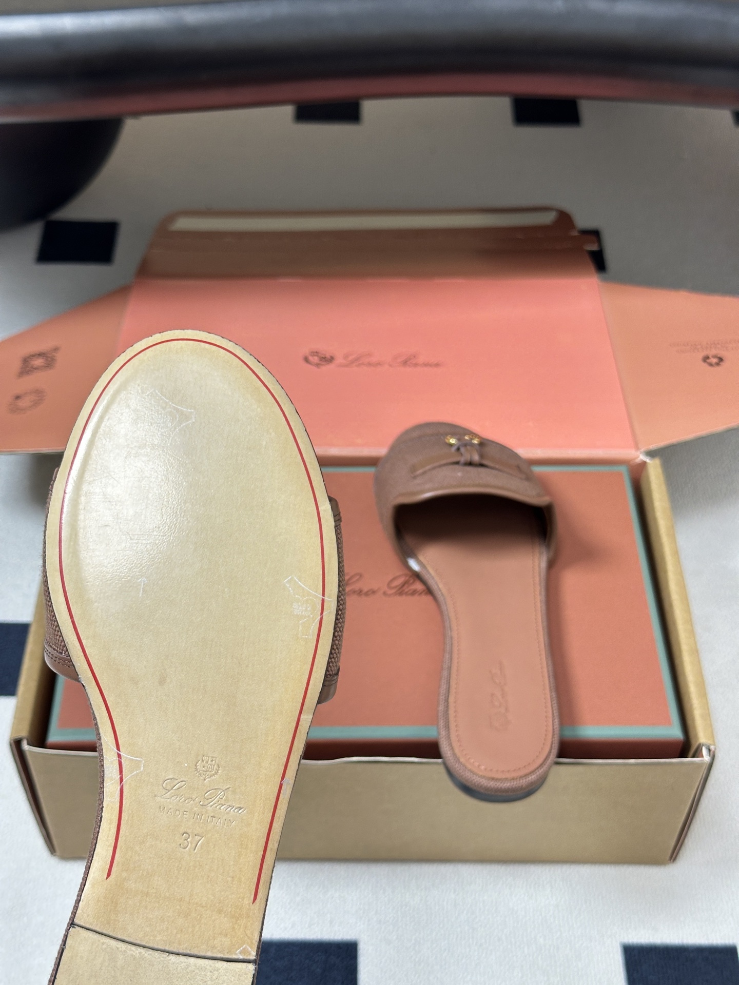 莞产（配高档飞机盒✈️）Loro Piana 诺悠翩雅 LP Summer Charms经典款平底拖鞋五
